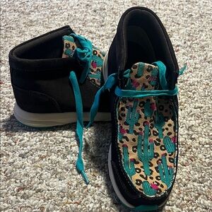 Women’s size 6 cowgirl Ariat rodeo mid toe boots loafers with Cactus Design
